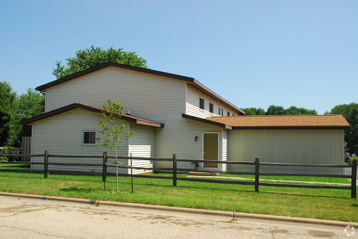 Building Photo - 4520 Commercial Ave
