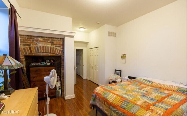 Foto del edificio - 1 br, 1 bath Triplex - 2115 Saint Paul Str...