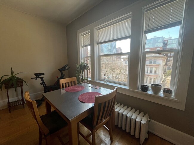 Foto del edificio - 1030 N Marshall St