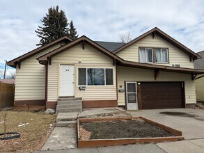 Building Photo - 915 3rd Ave SW