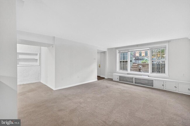 Foto del edificio - 1745 Lanier Pl NW