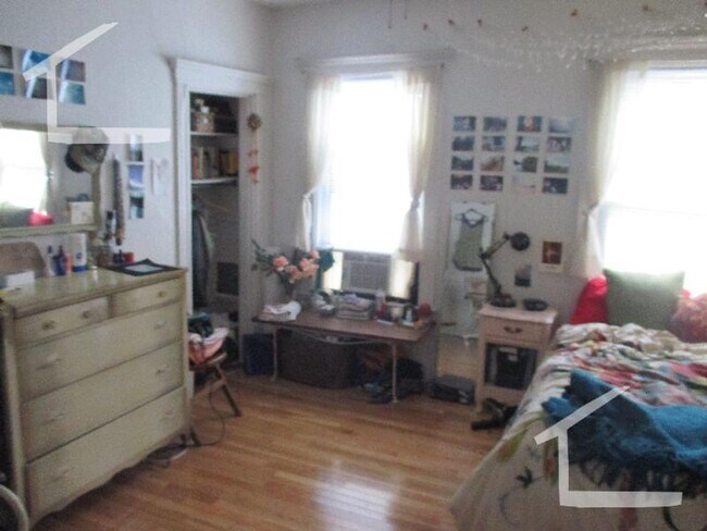Building Photo - Luxury Apartment at Coolidge Corner. No Fe...