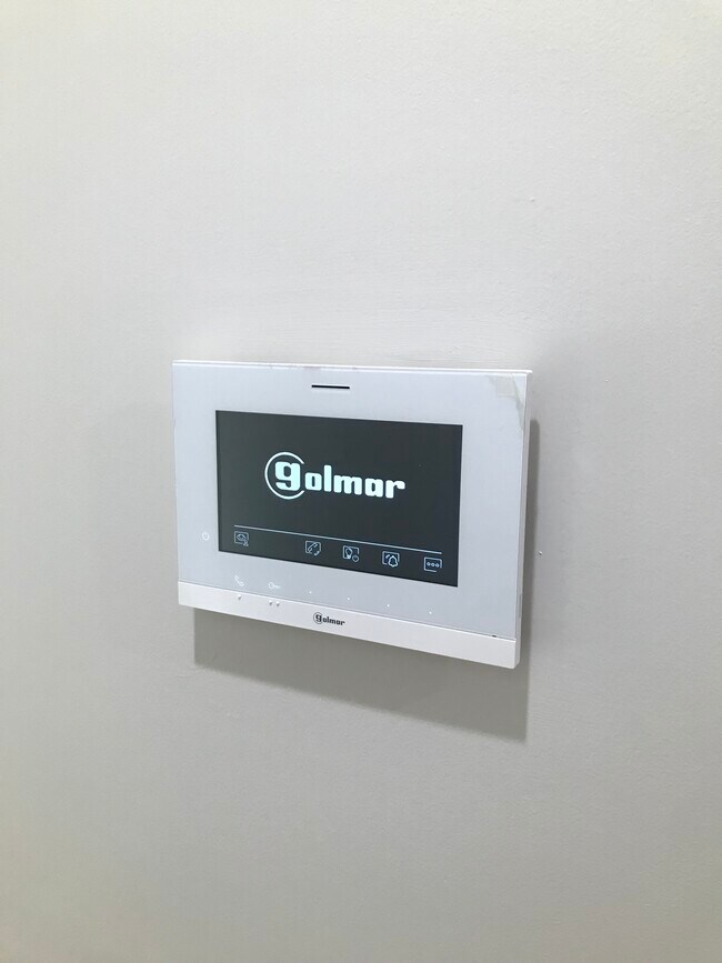 Foto del edificio - 3712 N Troy St