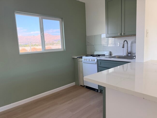 Foto del edificio - 13690 Old 215 Frontage Rd