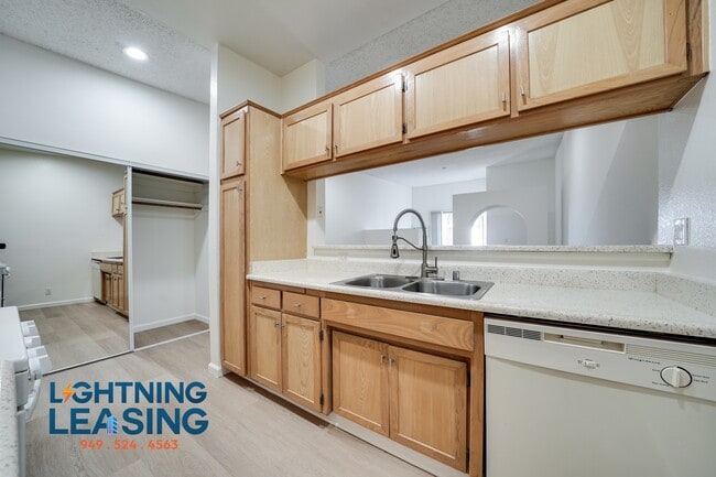 Building Photo - 11223 Morrison St
