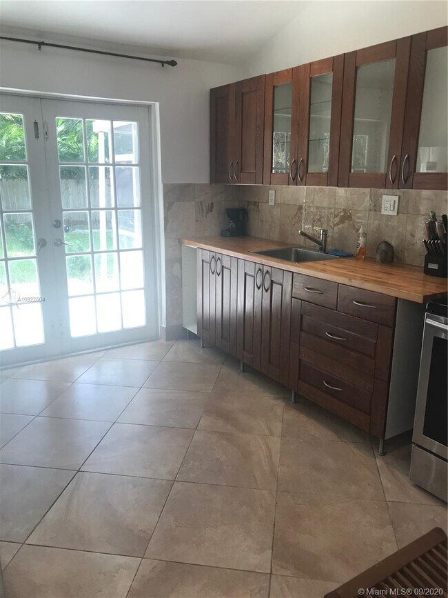 Foto del edificio - 2355 Secoffee Ter