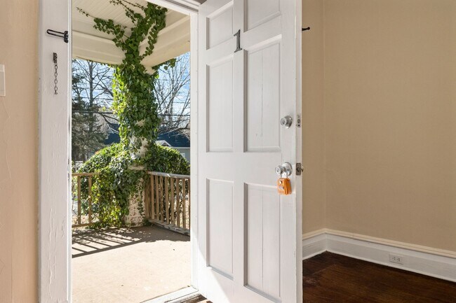 Building Photo - 1113 Camden Ave