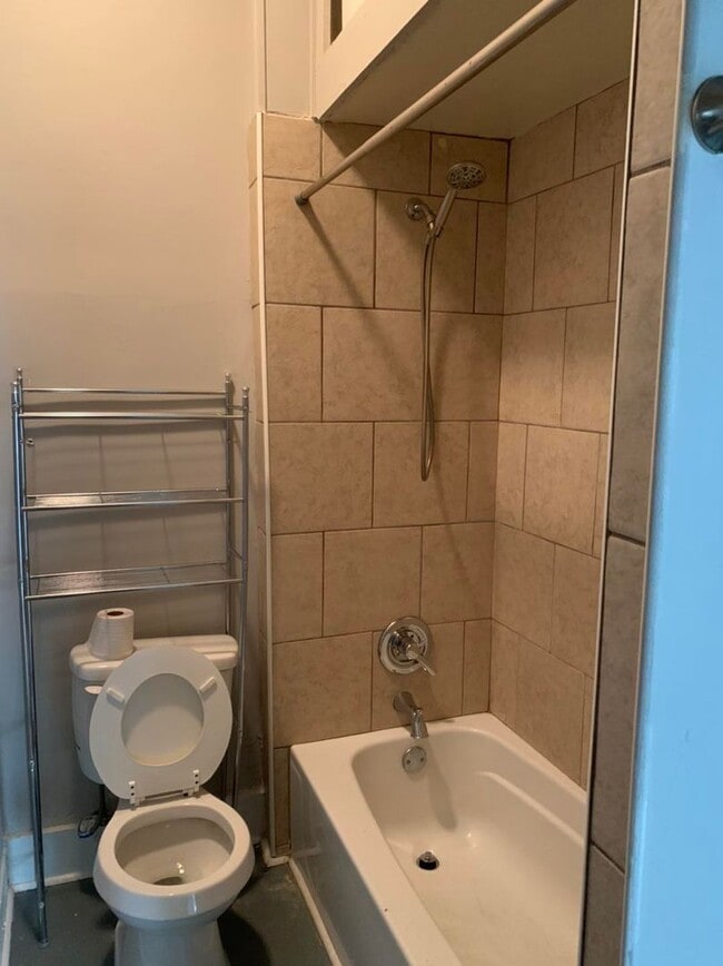 Building Photo - 504 Adams Ave