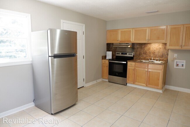 Building Photo - 3 br, 1 bath House - 6451 Barker Dr S