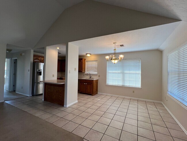 Building Photo - 4010 SE Camelot Dr