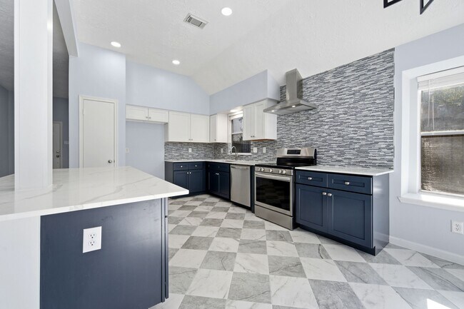 Foto del edificio - 2835 Twin Knolls Dr