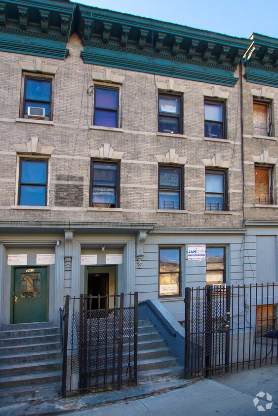Building Photo - 562 W 183rd St