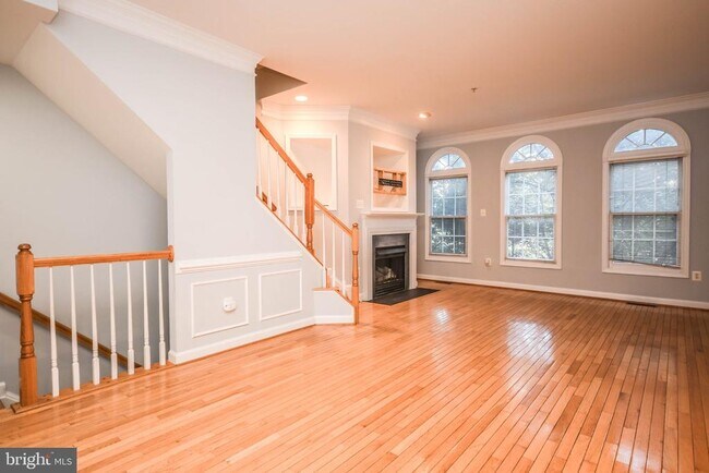 Foto del edificio - 1303 Cameron Hill Ct