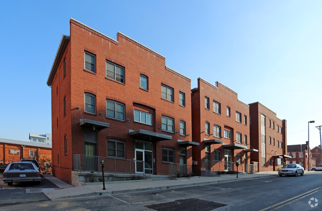 Edificios S. Carroll St - North Market - South Carroll Apartments