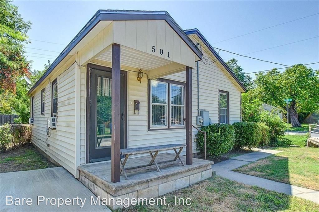 Primary Photo - 501 N University Blvd