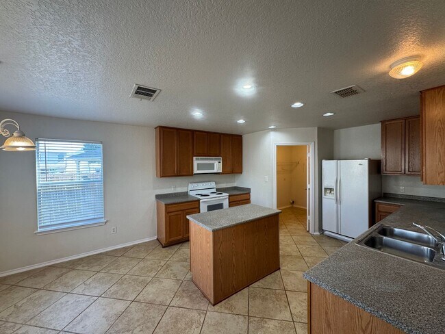 Building Photo - CUTE 2-STORY NESTLED ON A CUL-DE-SAC FEATU...