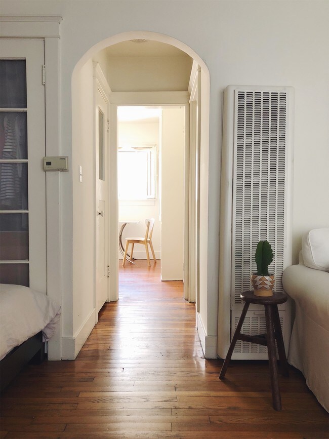 from main room, toward kitchen - 325 Market St