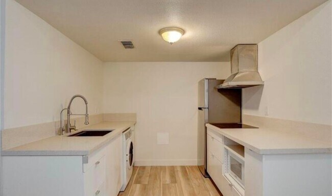 Foto del edificio - 3841 Daisy St