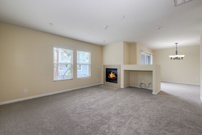 Foto del edificio - Spacious 2-Bed, 2.5-Bath Condo on Lighthou...