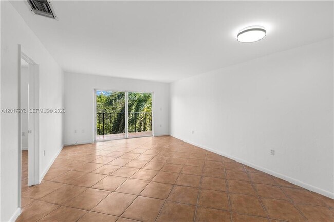 Building Photo - 2600 NE 135th St