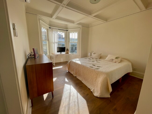 Building Photo - 667 Ashbury St