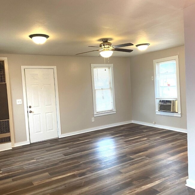 Building Photo - 429 E Bridge St