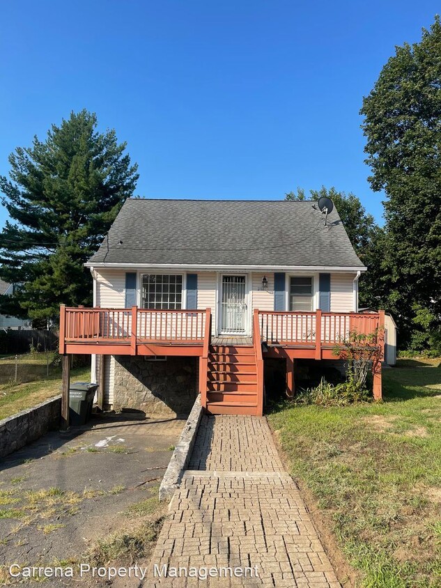 3 br, 1 bath House 281 Oakwood St House Rental in Bridgeport, CT