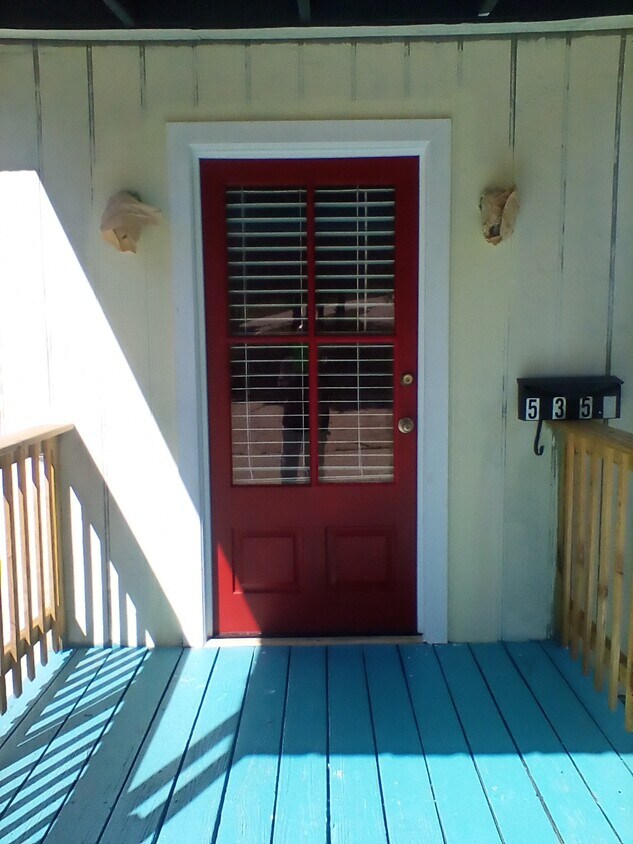 Front Entrance - 535 Hillcrest Loop