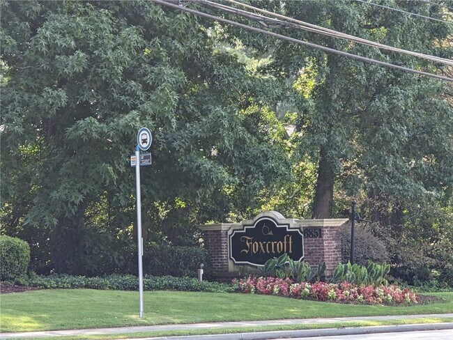 Building Photo - 6851 Roswell Rd