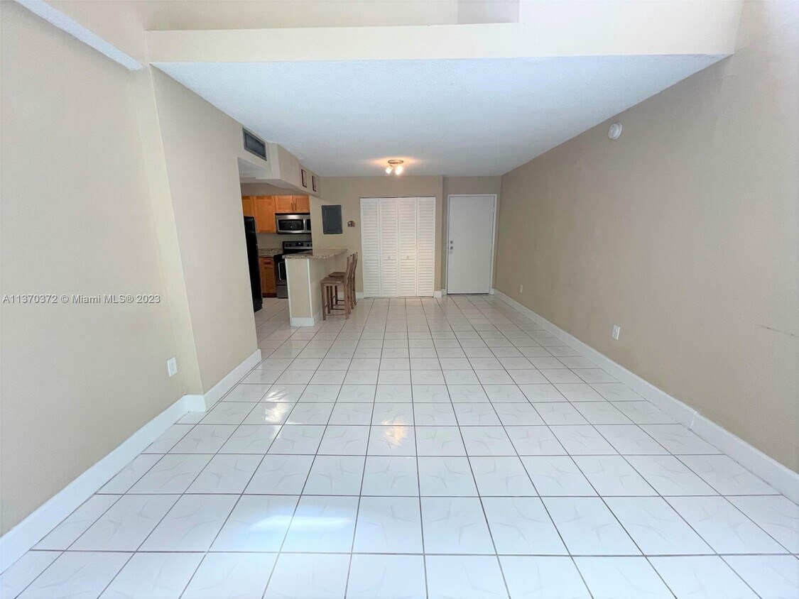 110 Fontainebleau Blvd Unit 310, Doral, FL 33172 Condo for Rent in