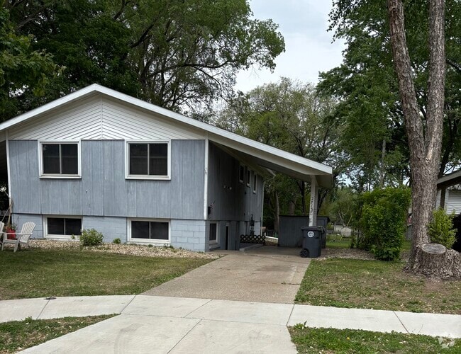 Building Photo - 2715 Cass St