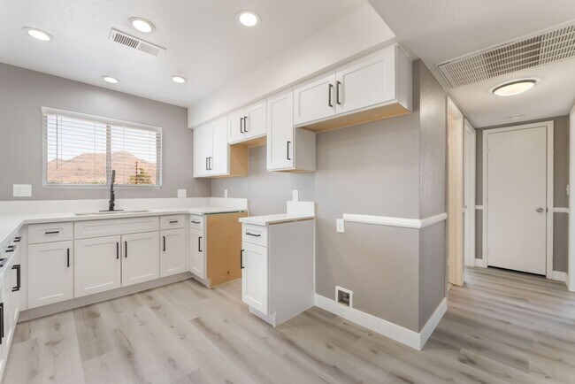 Foto del edificio - 5689 E Lake Mead Blvd