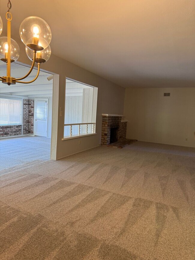 Foto del edificio - Spacious Waverly Park Home