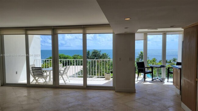 Foto del edificio - 881 Ocean Dr