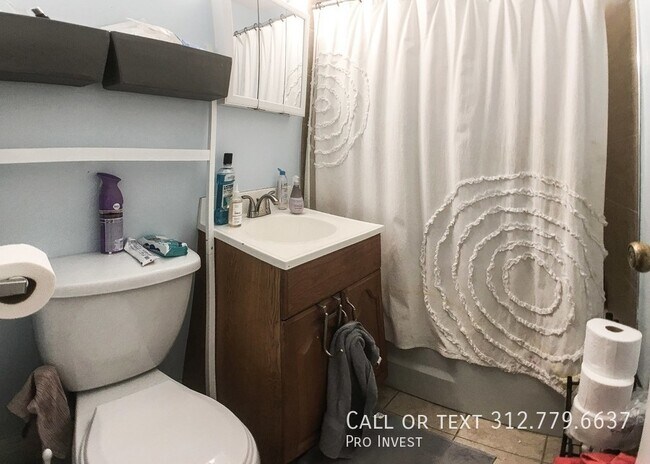 Foto del edificio - 2136 N Bissell St
