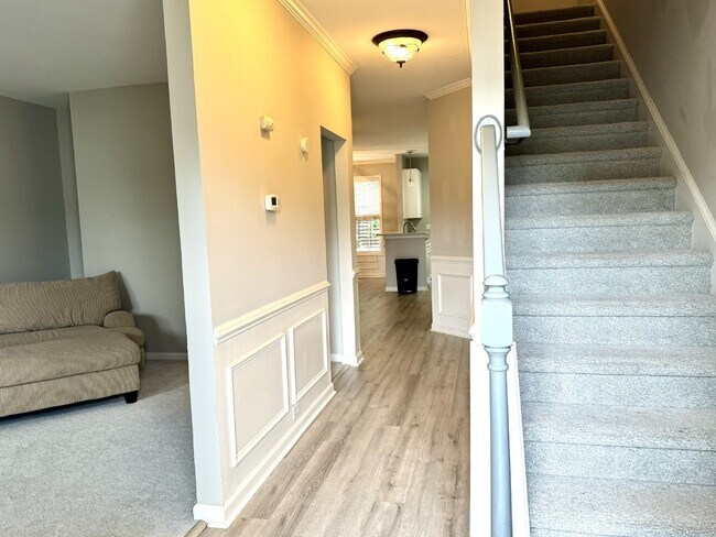 Foto del edificio - Spacious Townhome with a Private Courtyard in Westbury Park!
