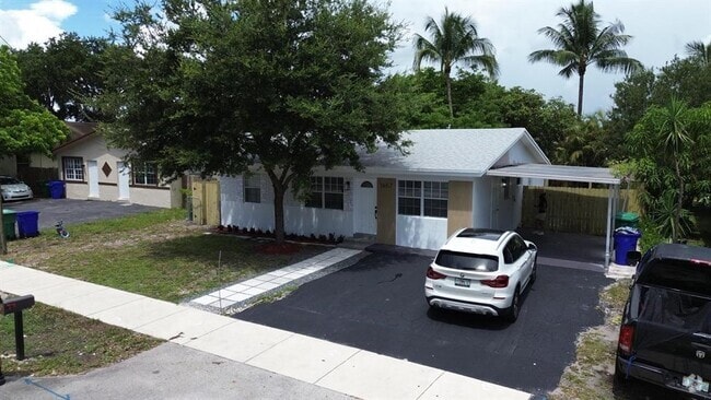Building Photo - 1657 SW 44th Ave