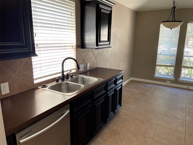 Foto del edificio - 2314 Colonial Springs Ln