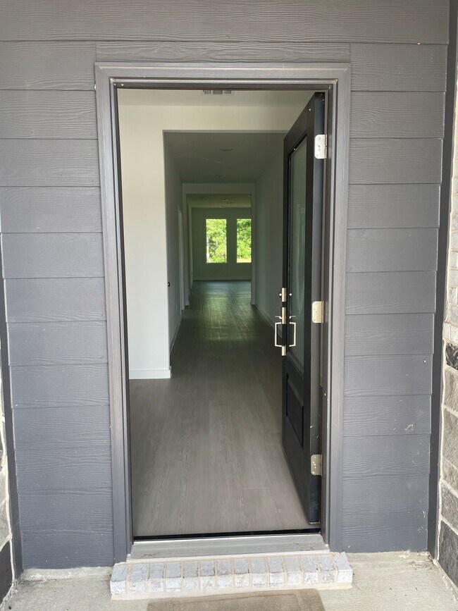 Building Photo - 545 Shoreview Dr