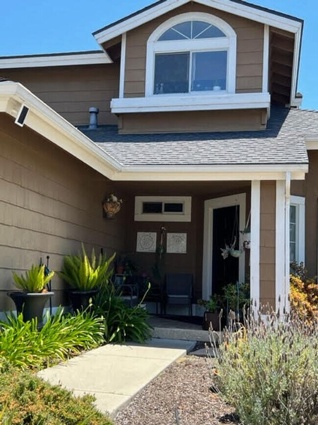 Foto del edificio - Beautiful 4 BD / 3 BA Home in Desirable La...