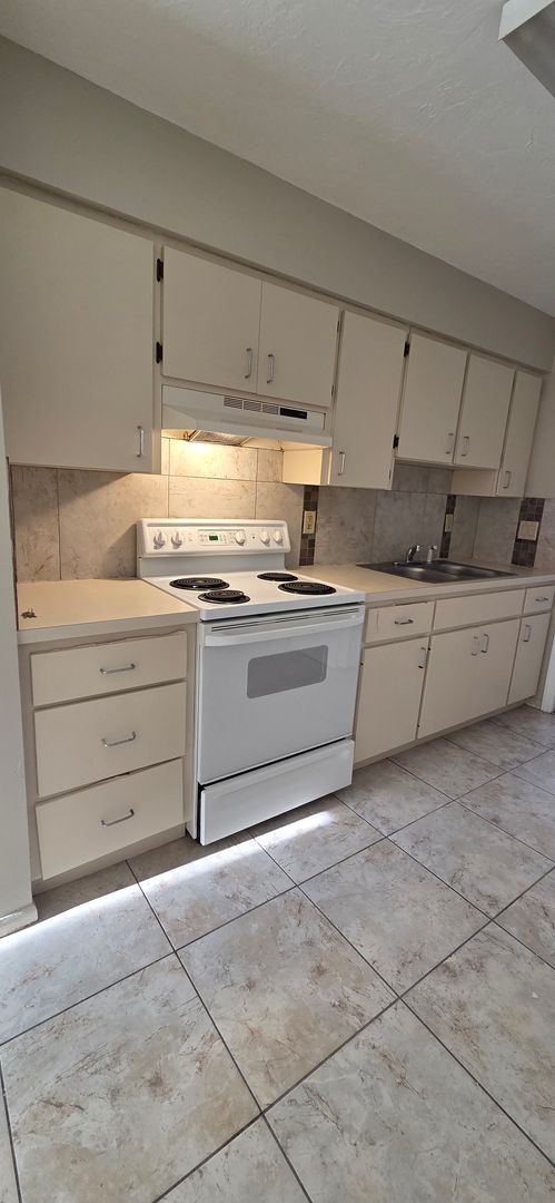 2/1 Home in suberb location, pet friendly! - 2/1 Home in suberb location, pet friendly!