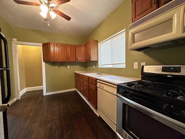 Foto del edificio - Single Family Home 3 beds 1 bath Available Now!