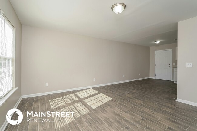 Building Photo - 101 Millikin St