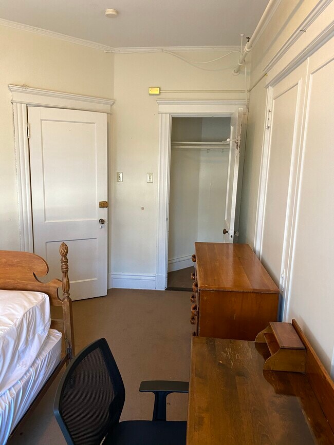 Building Photo - 20 Charlesgate W