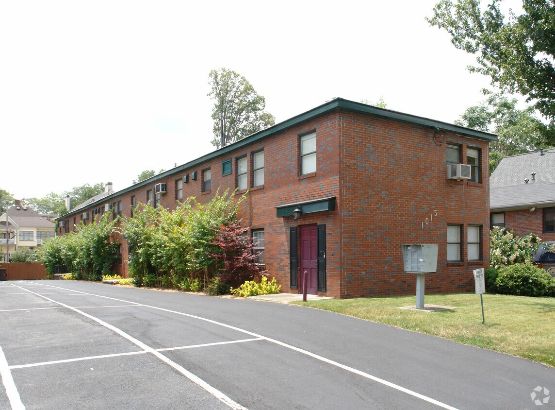 Primary Photo - 1015 Greenwood Ave