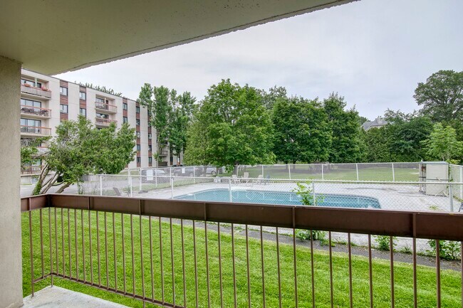 Building Photo - 1570 Avenue Filion