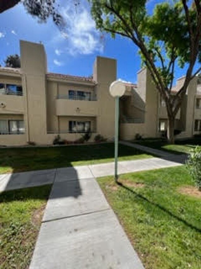 Building Photo - 2 br, 2 bath House - 810 N. Sloan Lane #203