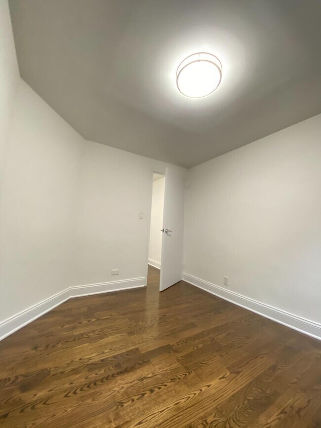 Foto del edificio - 240 E 82nd St