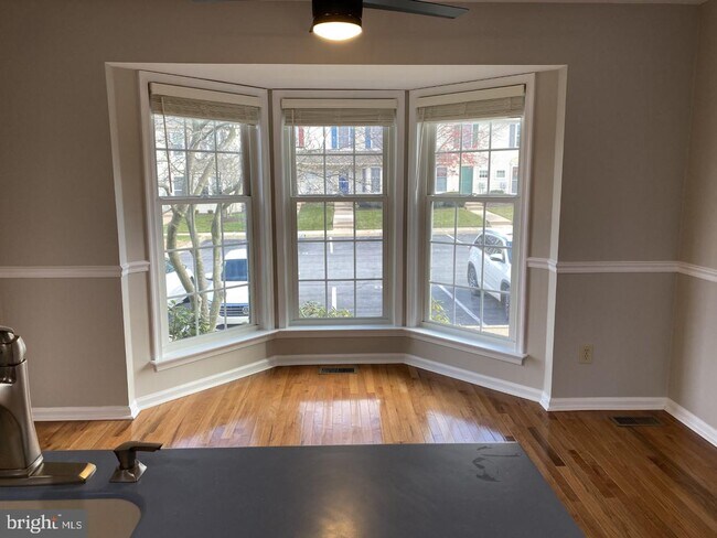 Building Photo - 650 Metro Ct