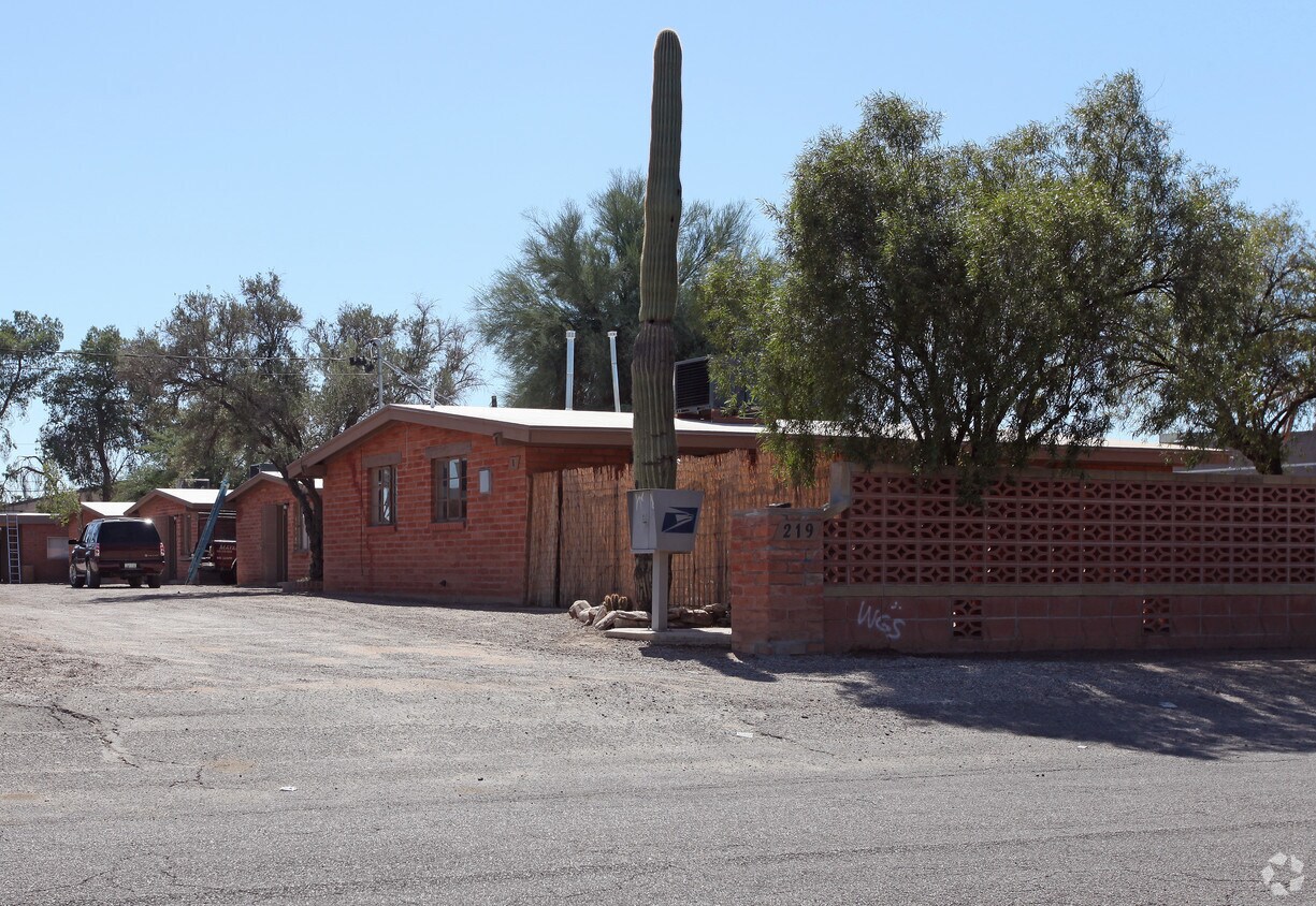Building Photo - 219 W Navajo Rd